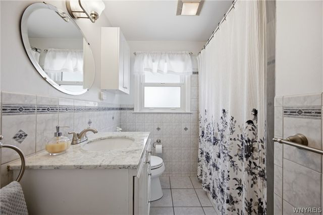128 Wrexham Court South, Tonawanda, NY 14150