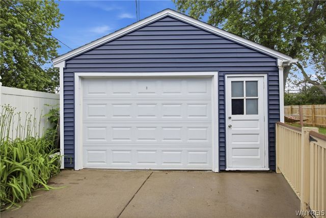 128 Wrexham Court South, Tonawanda, NY 14150