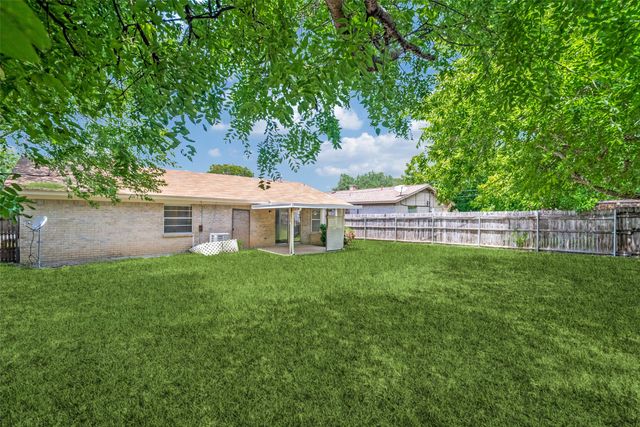 6220 Stardust Drive S, Watauga, TX 76148
