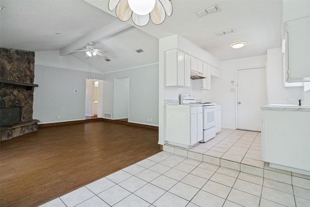 6220 Stardust Drive S, Watauga, TX 76148