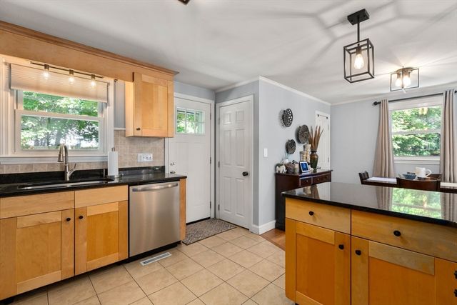 556 Monponsett St, Hanson, MA 02341