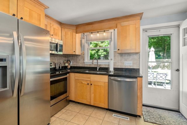556 Monponsett St, Hanson, MA 02341