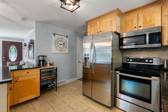 556 Monponsett St, Hanson, MA 02341