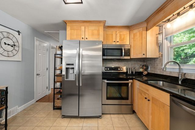 556 Monponsett St, Hanson, MA 02341