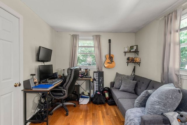556 Monponsett St, Hanson, MA 02341