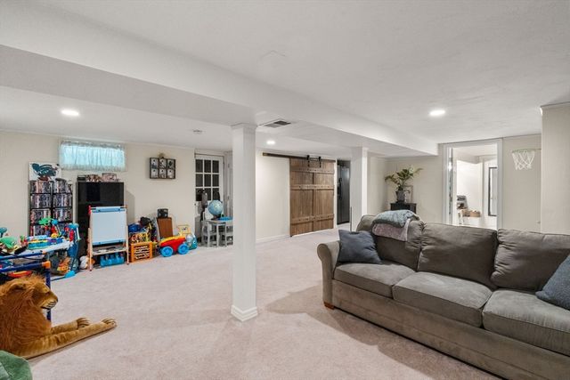 556 Monponsett St, Hanson, MA 02341