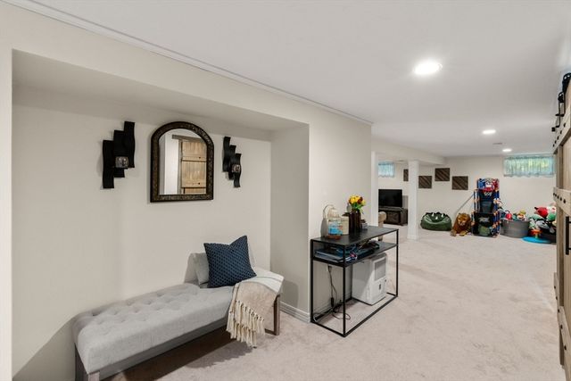 556 Monponsett St, Hanson, MA 02341