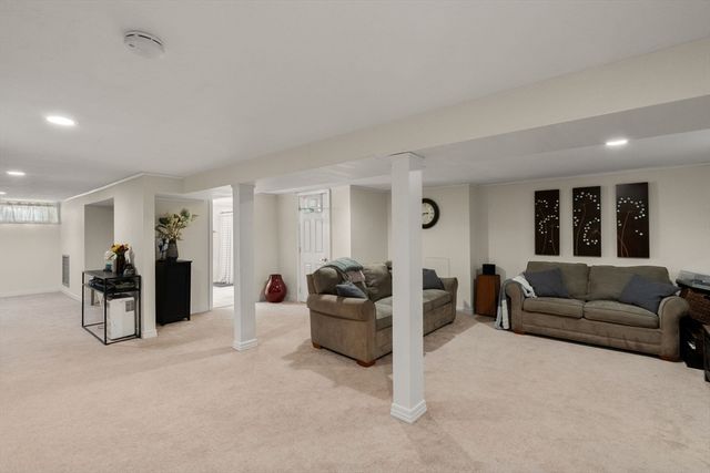 556 Monponsett St, Hanson, MA 02341