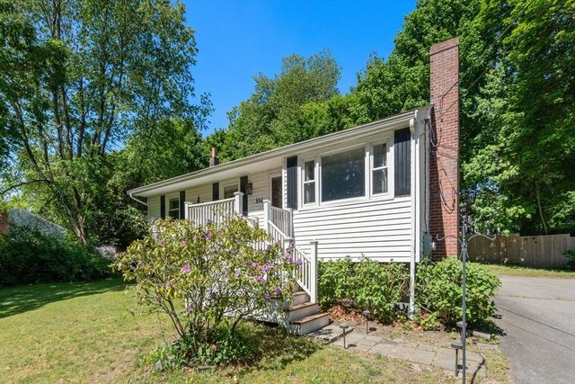 556 Monponsett St, Hanson, MA 02341