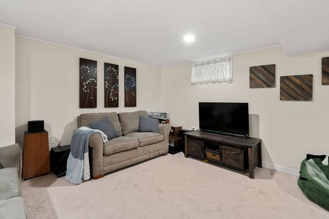 556 Monponsett St, Hanson, MA 02341