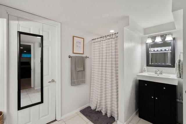 556 Monponsett St, Hanson, MA 02341