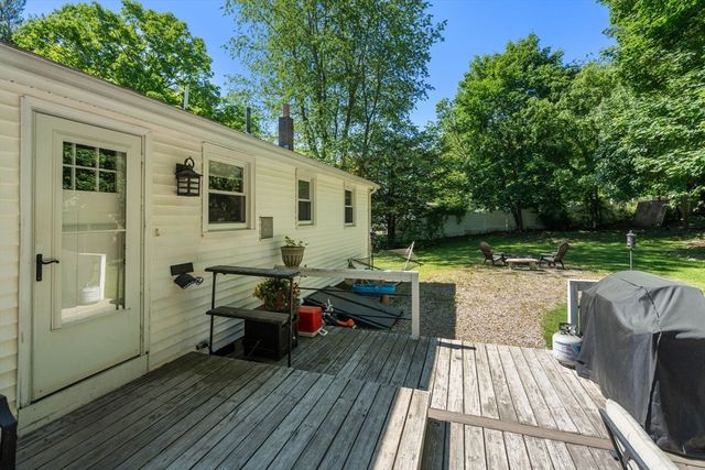 556 Monponsett St, Hanson, MA 02341