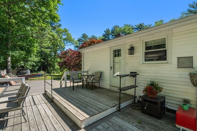 556 Monponsett St, Hanson, MA 02341
