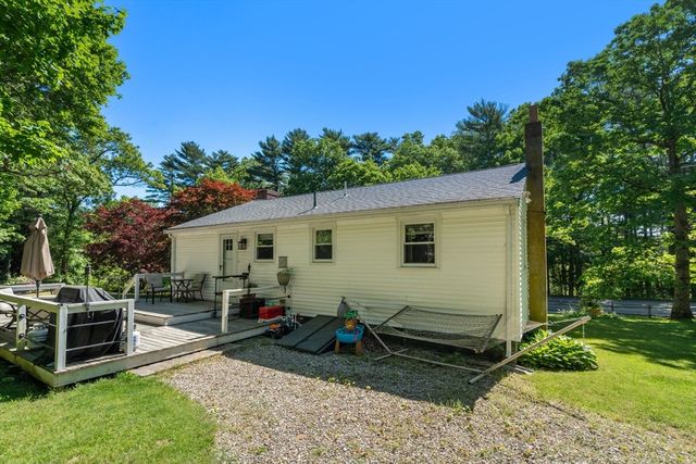 556 Monponsett St, Hanson, MA 02341