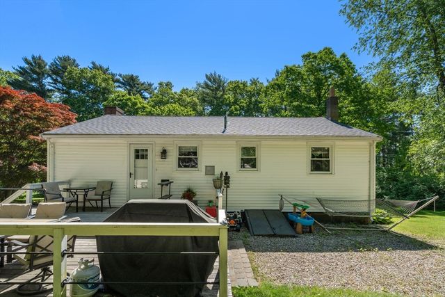 556 Monponsett St, Hanson, MA 02341
