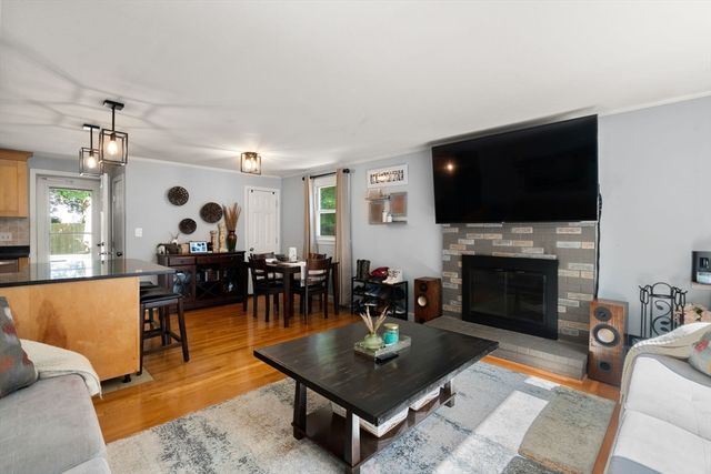 556 Monponsett St, Hanson, MA 02341