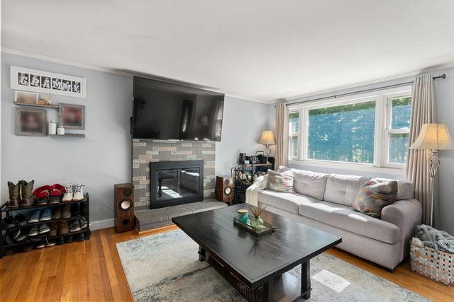 556 Monponsett St, Hanson, MA 02341