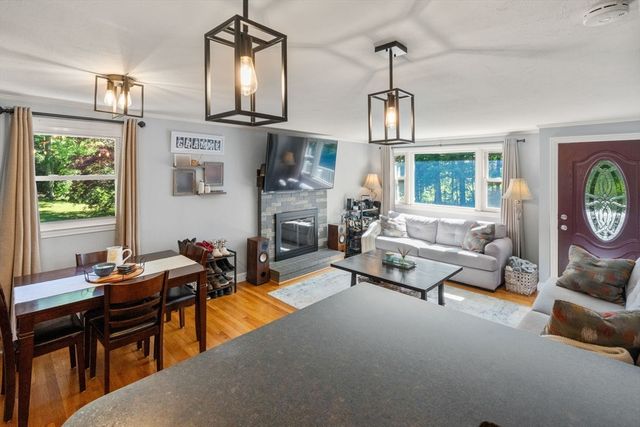 556 Monponsett St, Hanson, MA 02341