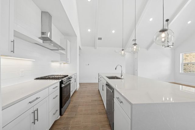 305 Boulden Court, Sealy, TX 77474