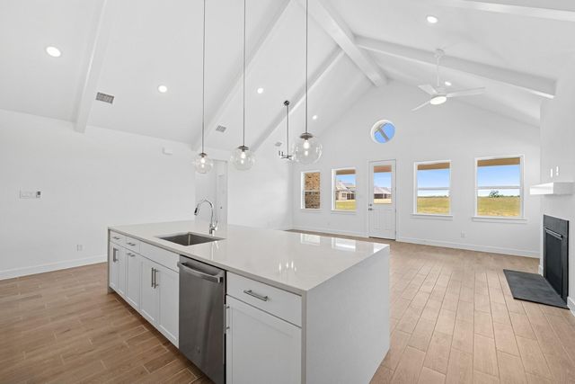 305 Boulden Court, Sealy, TX 77474