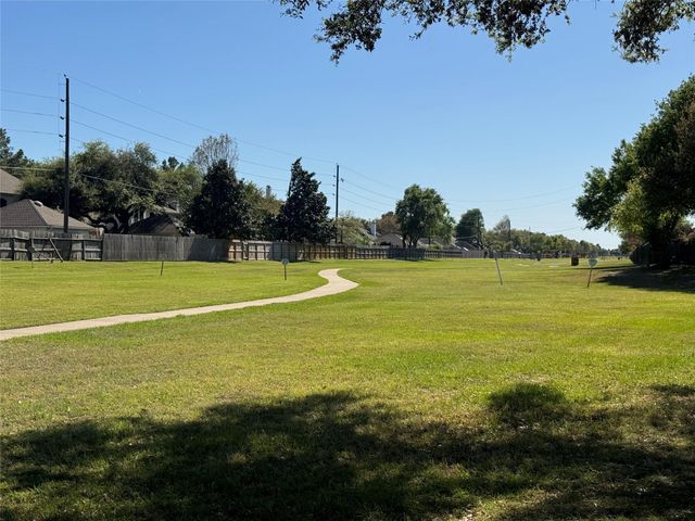 16210 Broken Timber Circle, Houston, TX 77095