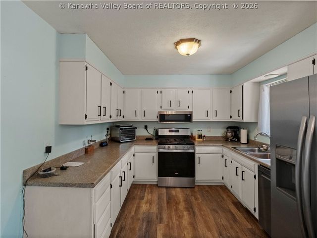 811 McNabb Heights Drive, Elkview, WV 25071