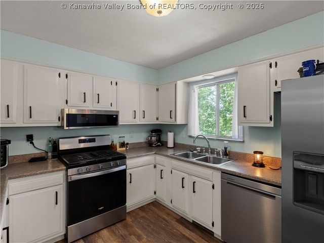 811 McNabb Heights Drive, Elkview, WV 25071