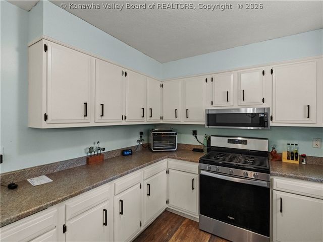 811 McNabb Heights Drive, Elkview, WV 25071