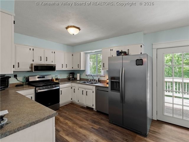 811 McNabb Heights Drive, Elkview, WV 25071