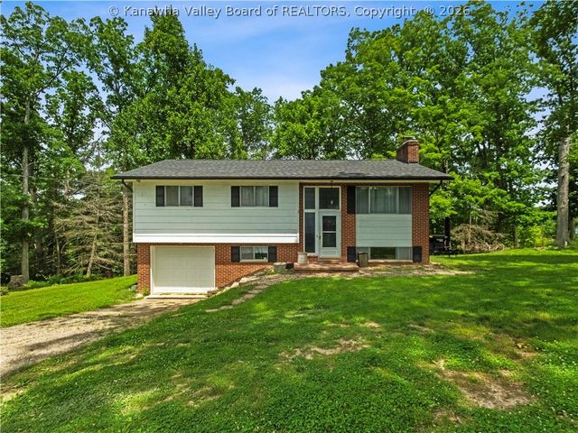 811 McNabb Heights Drive, Elkview, WV 25071