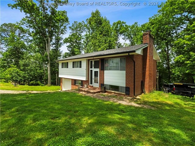 811 McNabb Heights Drive, Elkview, WV 25071