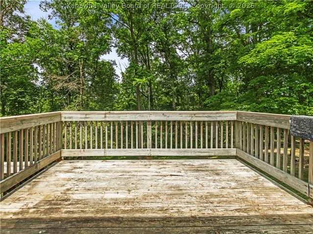 811 McNabb Heights Drive, Elkview, WV 25071