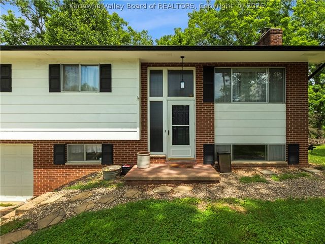 811 McNabb Heights Drive, Elkview, WV 25071