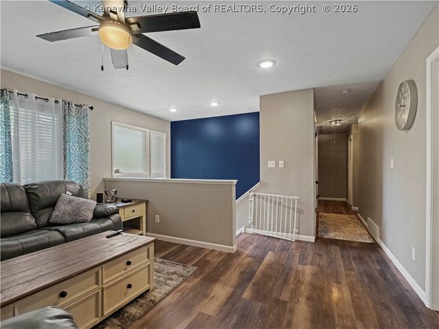 811 McNabb Heights Drive, Elkview, WV 25071