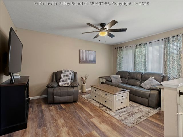 811 McNabb Heights Drive, Elkview, WV 25071