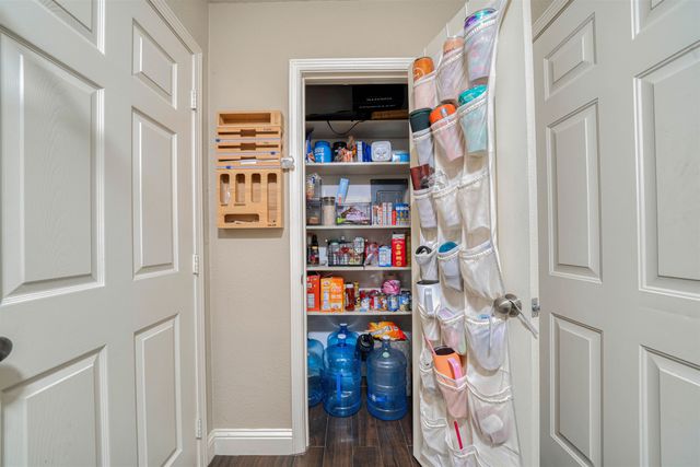 2801 Sherwood Dr, Longview, TX 75605