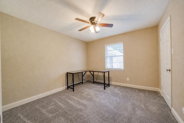 2801 Sherwood Dr, Longview, TX 75605