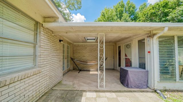 2801 Sherwood Dr, Longview, TX 75605