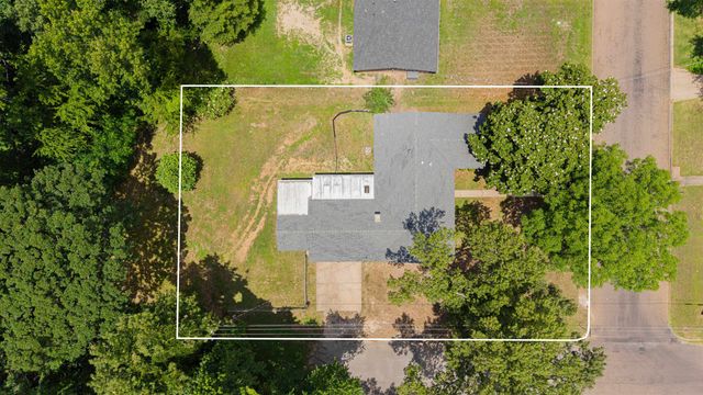 2801 Sherwood Dr, Longview, TX 75605