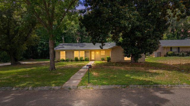 2801 Sherwood Dr, Longview, TX 75605