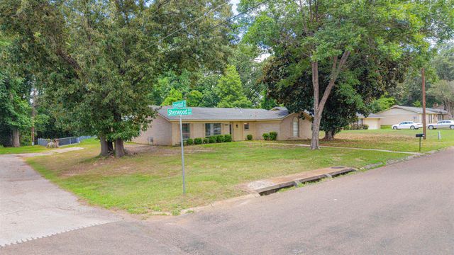 2801 Sherwood Dr, Longview, TX 75605