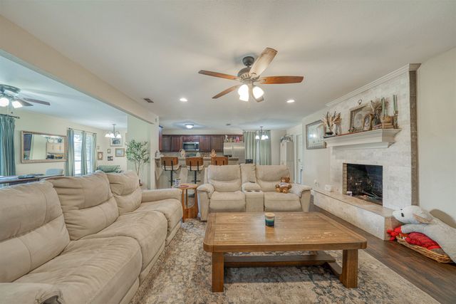 2801 Sherwood Dr, Longview, TX 75605