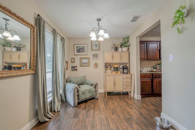 2801 Sherwood Dr, Longview, TX 75605