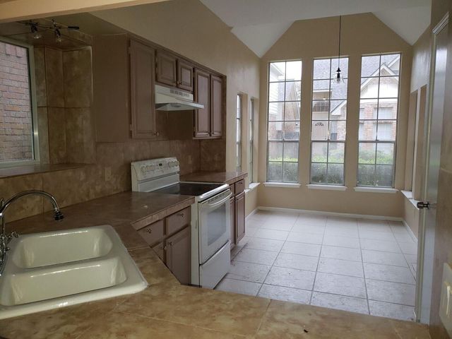 6649 Queensclub Drive, Houston, TX 77069