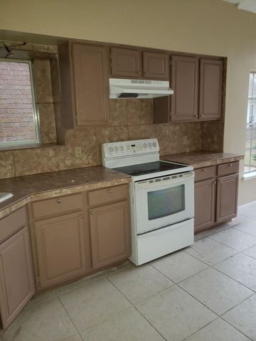 6649 Queensclub Drive, Houston, TX 77069