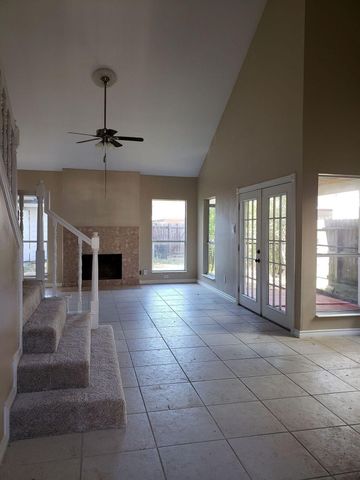 6649 Queensclub Drive, Houston, TX 77069