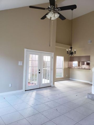 6649 Queensclub Drive, Houston, TX 77069