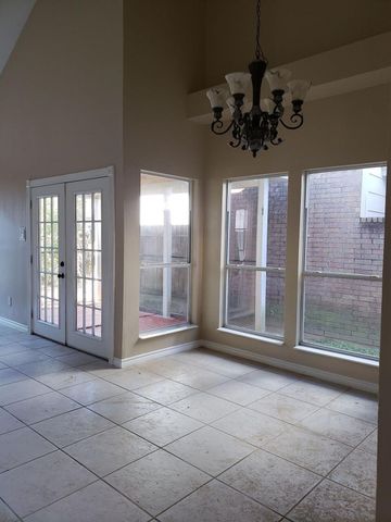 6649 Queensclub Drive, Houston, TX 77069