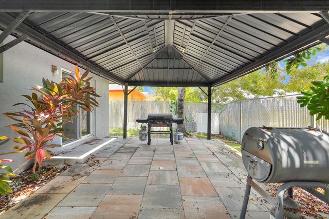 520 N SOUTHRIDGE Road N, Delray Beach, FL 33444