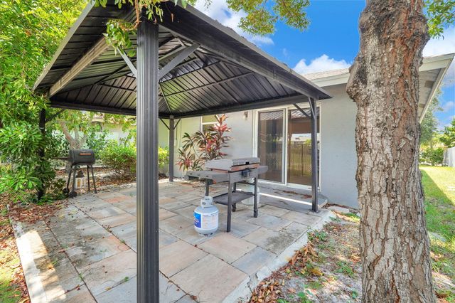 520 N SOUTHRIDGE Road N, Delray Beach, FL 33444